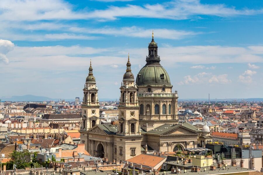 Budapest: Guided Walking Tour of Pest - Liberty Square and a street market: the best kind of break