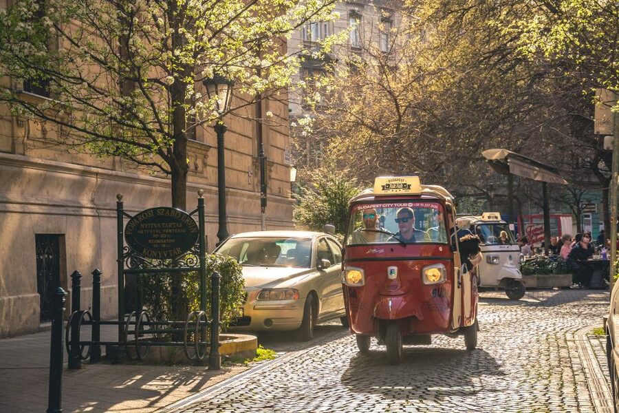 Budapest: Half-Day Exclusive Highlights Private Tour - Flexibility in a private tour: how it helps different travelers