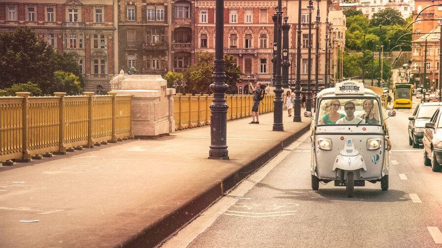 Budapest: Half-Day Exclusive Highlights Private Tour - The 4-hour rhythm, from hotel pickup to drop-off