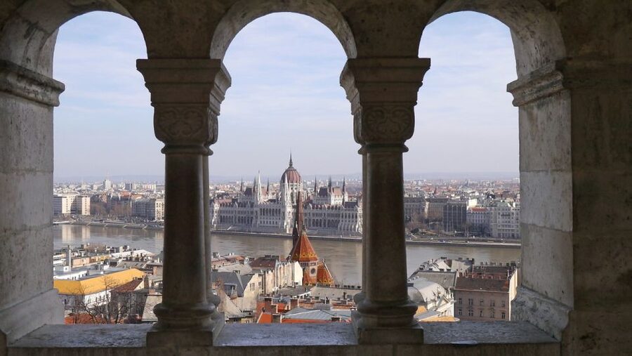 Budapest: Half-Day Highlights Small Group Private Tour - Getting around: District V pickup, comfort vehicle, smart walking