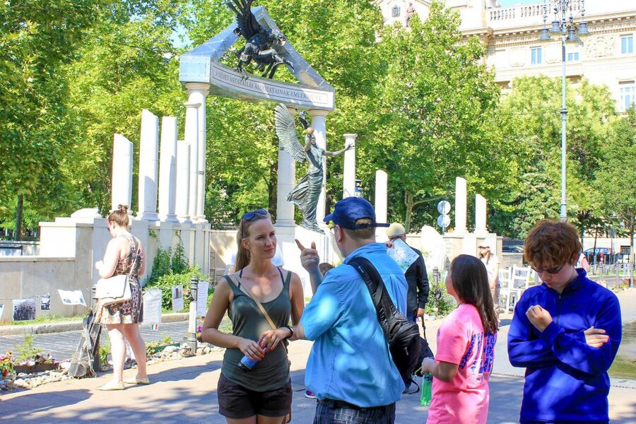 Budapest: Hammer & Sickle Communism Walking Tour - Why This Hammer and Sickle Walk Works So Well in Budapest