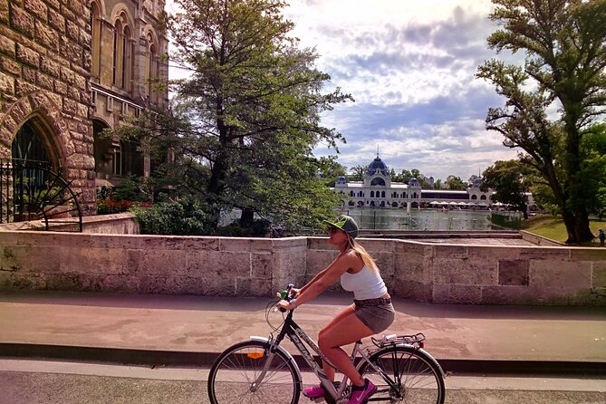 Budapest Highlights Bike Tour with a local guide - Pedaling along Andrassy Avenue’s UNESCO corridor