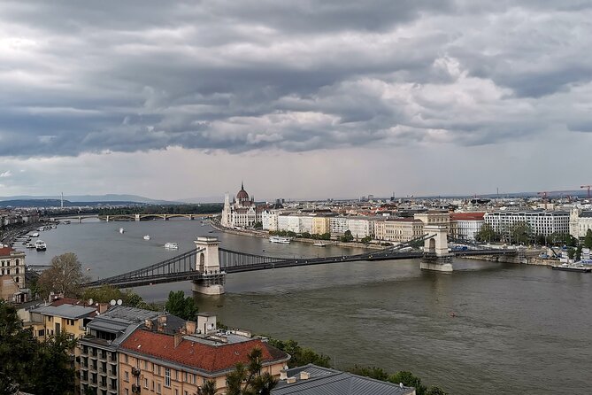 Budapest Highlights Private E-bike Tour - Chain Bridge and the Danube Bike Promenade: The Route’s Scenic Sweet Spot