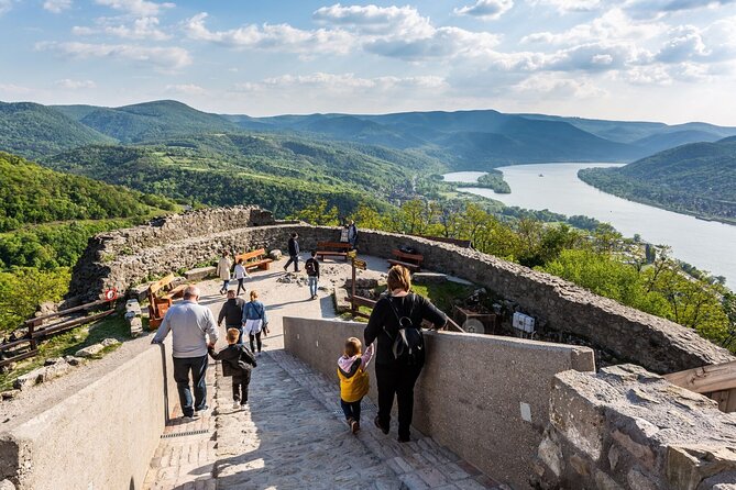 Budapest Hike to Visegrád Castle w or wo Sauna/Danube beach - Lunch Break at a Seriously Local Hungarian Spot