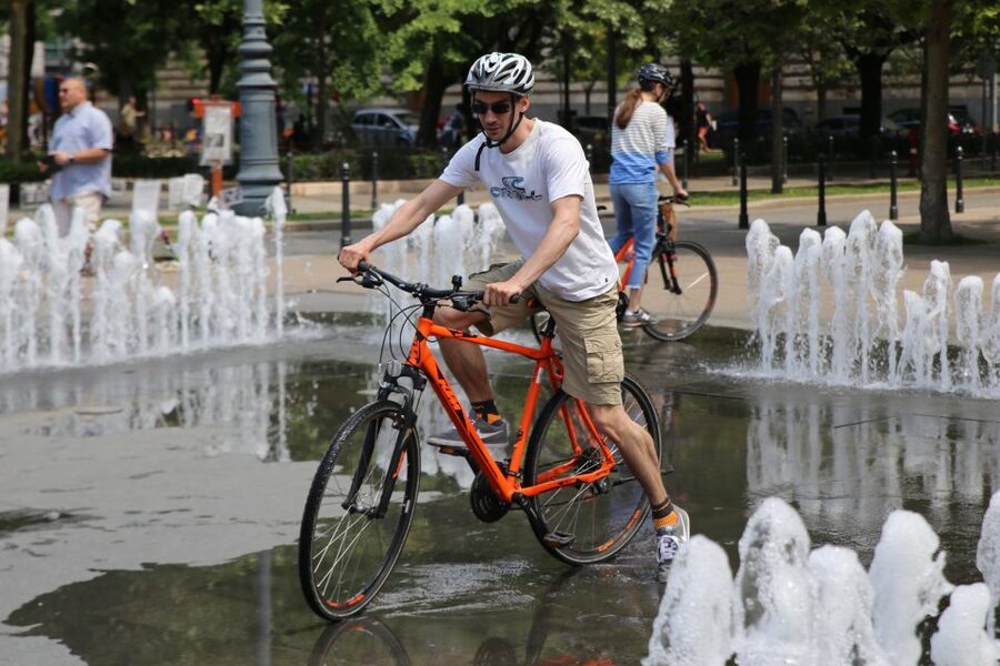 Budapest: Historic Downtown Bicycle Ride with Scenic Views - A 3.5-hour overview on two wheels in Budapest’s center