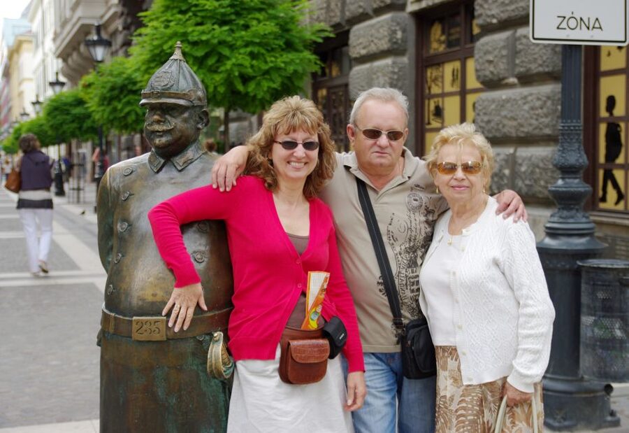 Budapest: Inner City Walking Tour in German - Why this 2 hour German walk makes central Pest easier