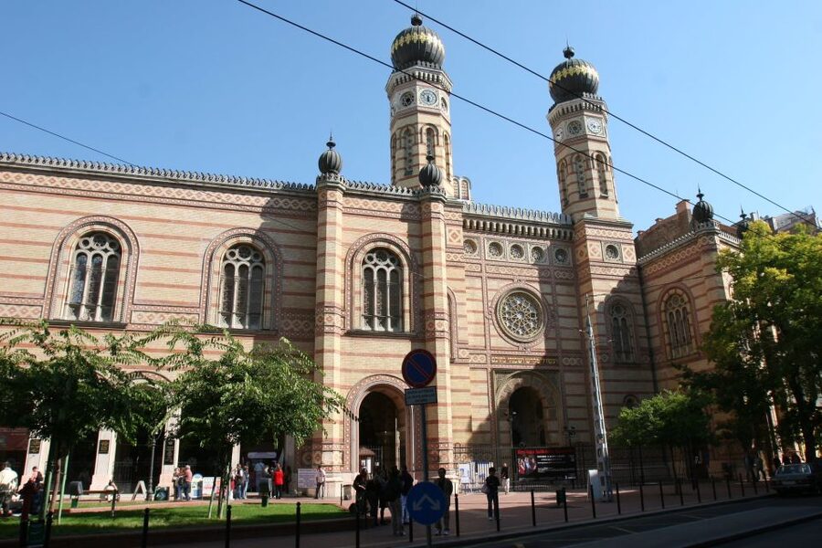 Budapest: Jewish Heritage Guided Tour with Synagogue Ticket - Rumbach Street Synagogue on the four-hour option