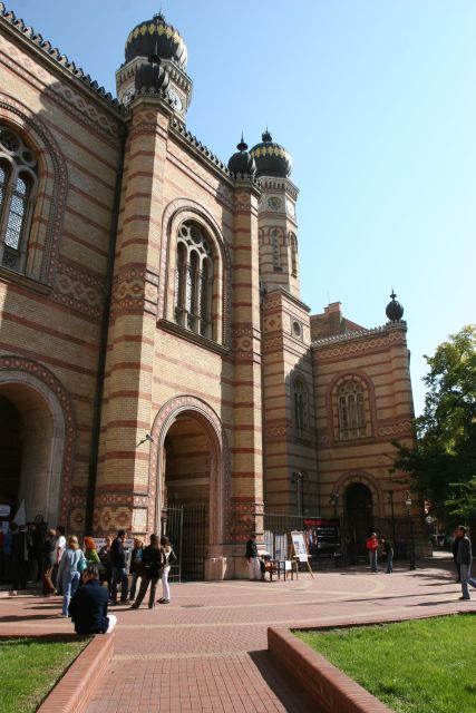 Budapest: Jewish Heritage Guided Tour with Synagogue Ticket - How the timing works: 2 to 4 hours without feeling chaotic