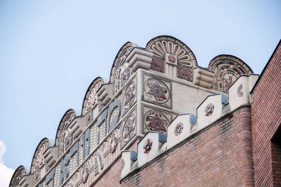 Budapest: Jewish Heritage Walking Tour with Historian Guide - Ghetto Wall Memorial, Carl Lutz Memorial, and the Memory Wall