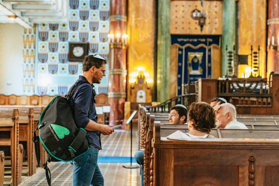 Budapest: Jewish History Guided Walking Tour with Historian - Flódni and Coffee: The Short Break That Tastes Like Place