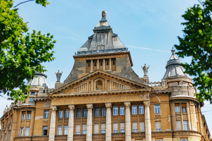 Budapest: Jewish History Guided Walking Tour with Historian - Finding the Group: Kempinski Corvinus Meets Erzsébet Square