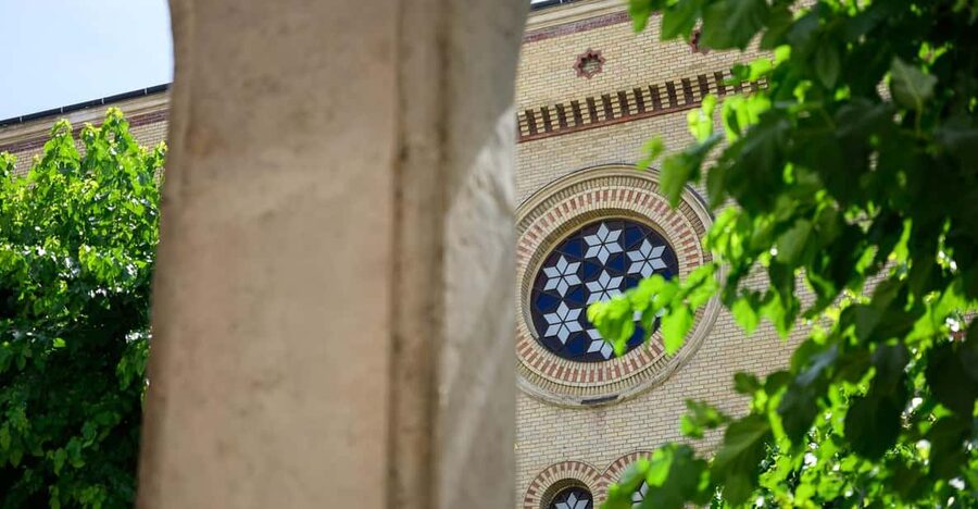 Budapest: Jewish History with Local Guide & Synagogue Ticket - The Jewish Quarter walk: where tradition meets street-level reality