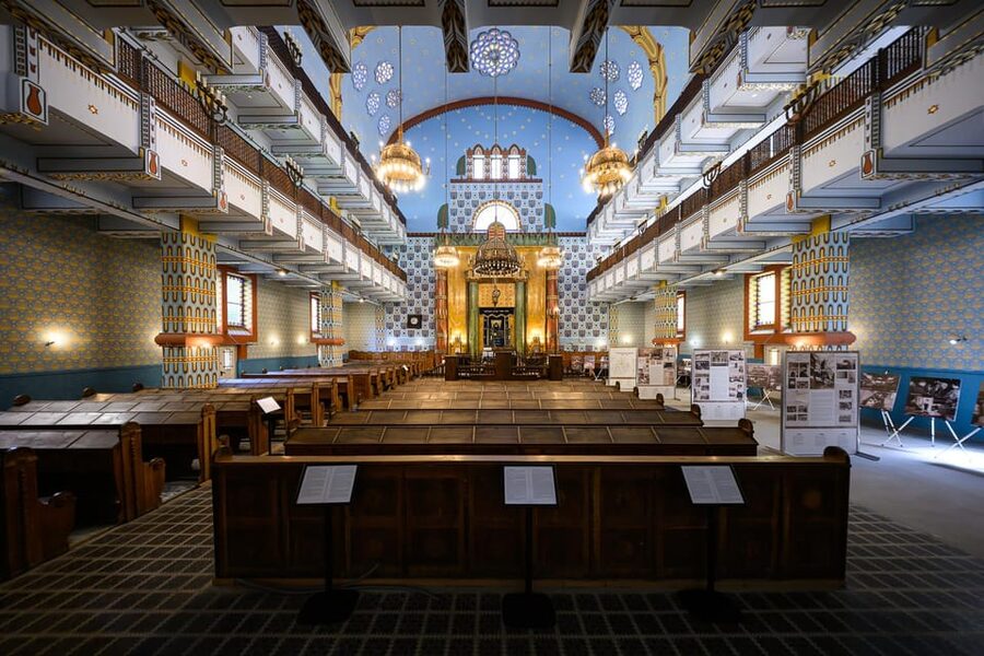 Budapest: Jewish History with Local Guide & Synagogue Ticket - The Rumbach Synagogue stop: photo view, but still meaningful