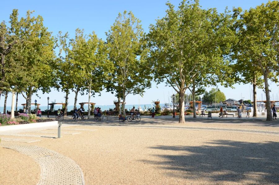 Budapest: Lake Balaton and Herend Full-Day Private Tour - Balatonfüred Promenade: A Classic Spa Town Walk by the Water