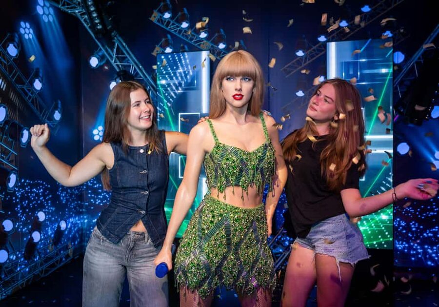Budapest: Madame Tussauds Entry Ticket - Selfies and red-carpet posing: how to get better photos here