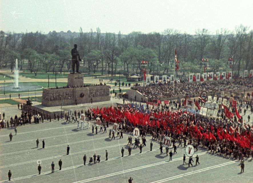 Budapest: Memento Park and Icons of Communism Guided Tour - Stop 2, the 45-minute ride: your chance to get oriented