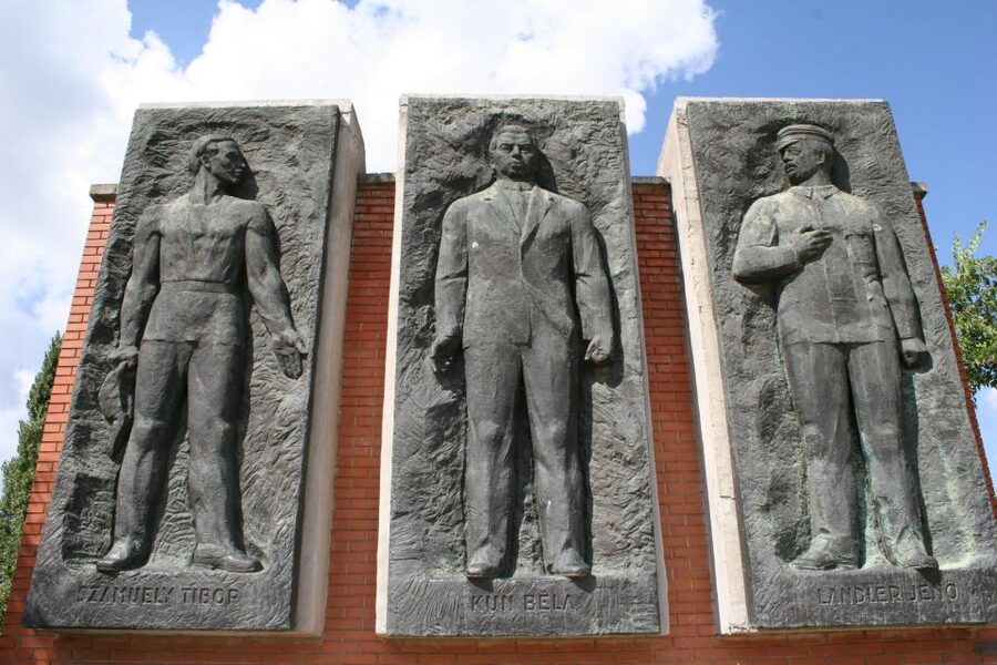 Budapest: Memento Park Ticket - Getting There from Budapest: What to Watch for on Buses and Roadworks