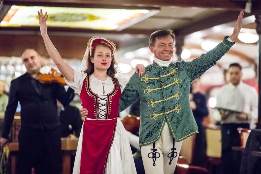Budapest: New Year's Eve Party Cruise with Food & Live Show - Should you book this New Year’s Eve party cruise?