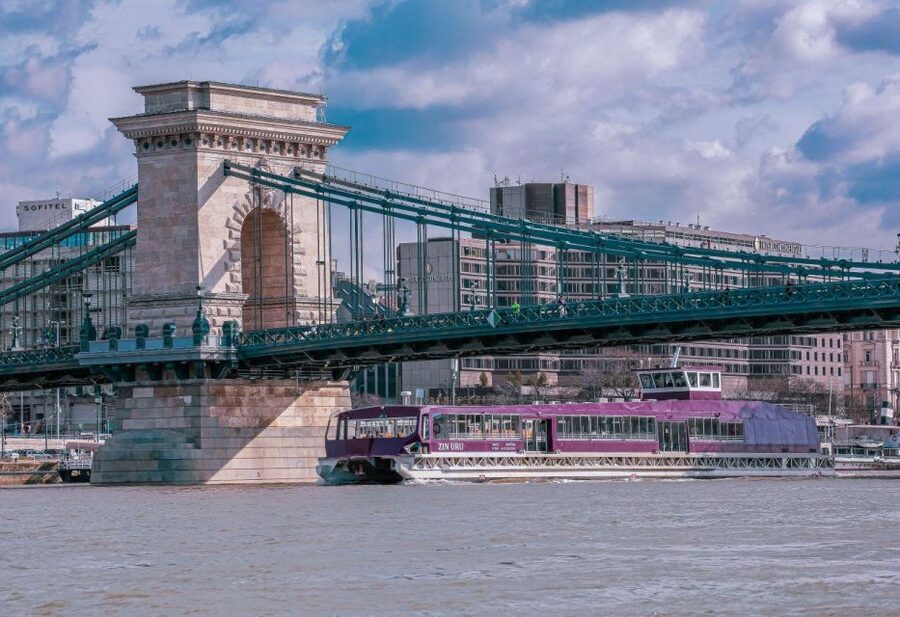 Budapest: Nighttime or Daytime Sightseeing Cruise - On-board audio, screens, and the Purpleliner Travel Guide app