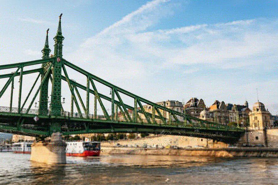 Budapest: Nighttime or Daytime Sightseeing Cruise - What you buy on board: beer in summer, tea in winter, plus snacks