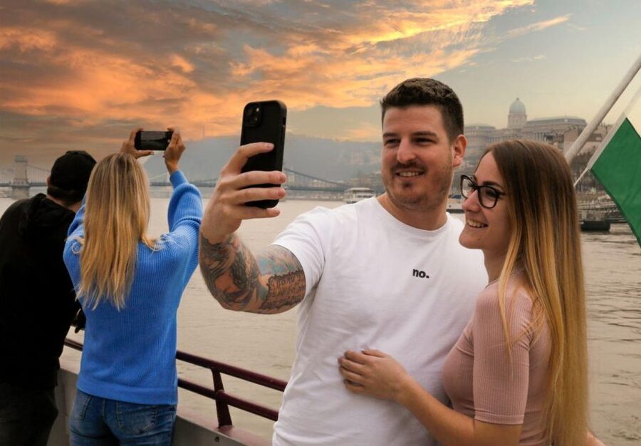 Budapest: Nighttime or Daytime Sightseeing Cruise - Dock 1/B on the Buda side, and how to pick your best seat