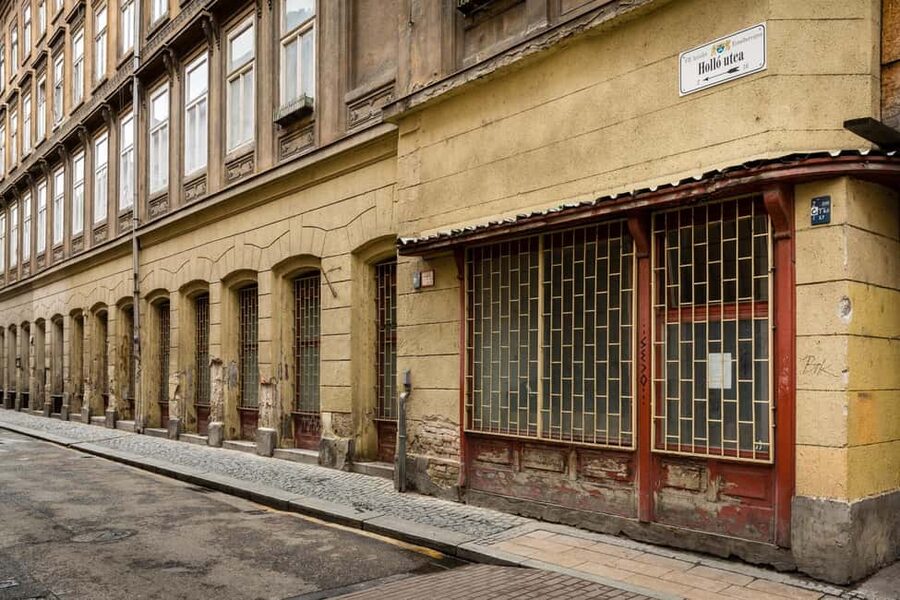 Budapest Old Jewish Quarter History Private Walking Tour - Ghetto Memorial Wall: One Stop You Should Prepare Yourself for