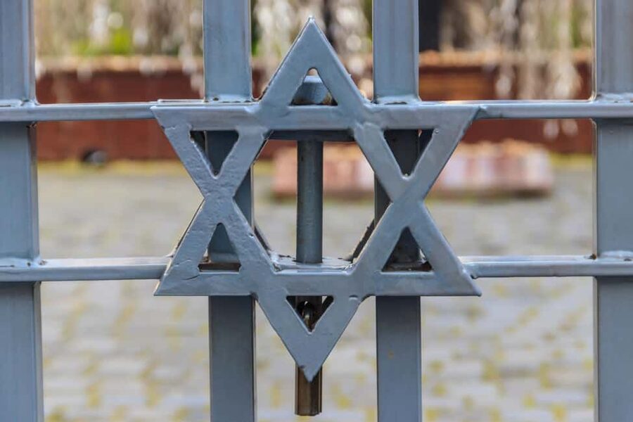 Budapest Old Jewish Quarter History Private Walking Tour - Languages, Guide Style, and What You Get for $150