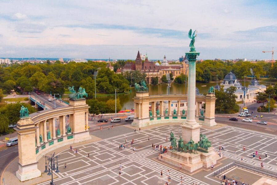 Budapest Old Town and Top Attractions Private Walking Tour - Meeting point, languages, and small-group focus