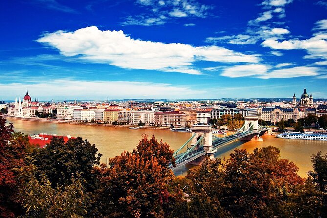 Budapest Overview Private tour - Széchenyi Lánchíd crossing: the Danube becomes a map