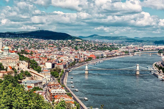 Budapest Overview Private tour - Snacks, strudel, and the transit pass you will use later
