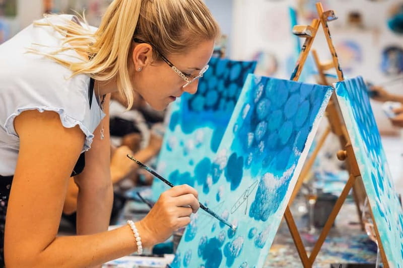 Budapest: Paint and sip experience - The Instructor and the Guided Painting Moment