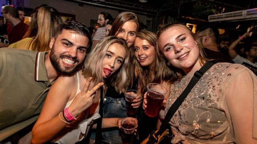 Budapest: Party District Bar-Hop with 2hr Unlimited Drinks - Walking Logistics, Dress Code, and Group Size Reality