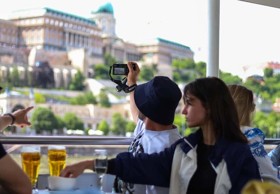 Budapest: Pizza Cruise - Outdoors vs Indoors: How to Choose Your Seat Like a Pro