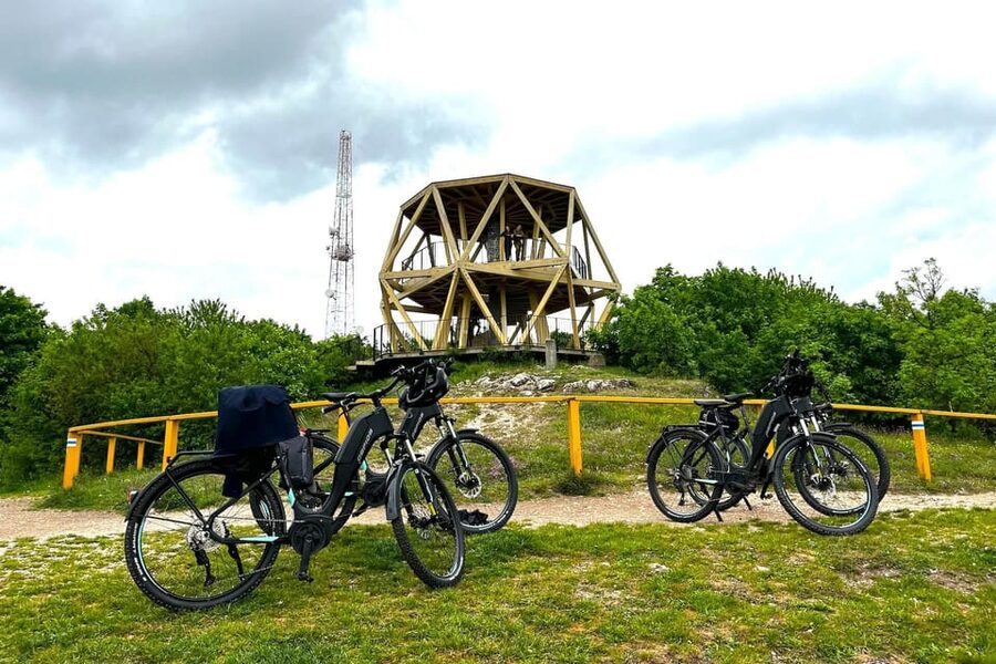 Budapest: Premium E-Bike Rental - Riding rules that matter for comfort and safety