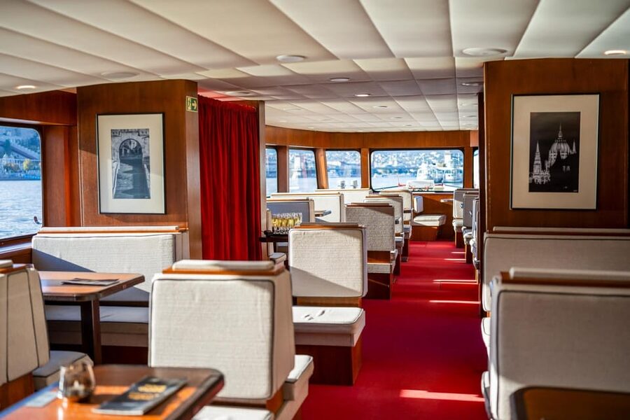 Budapest: Premium Sightseeing Cruise with Tokaj Frizzante - The Danube route in one hour: what to look for at each stop