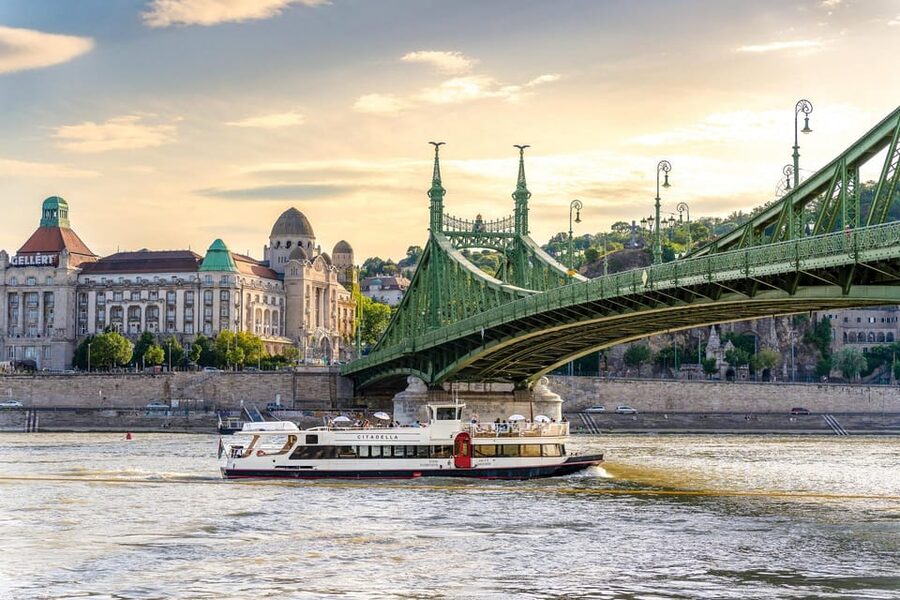 Budapest: Premium Sightseeing Cruise with Tokaj Frizzante - Deck choice: upstairs for drama, downstairs for steady photos