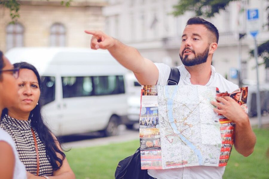 Budapest: Private 3-hour Guided City Tour by Bus - Castle District Walk: Matthias Church and Fisherman’s Bastion