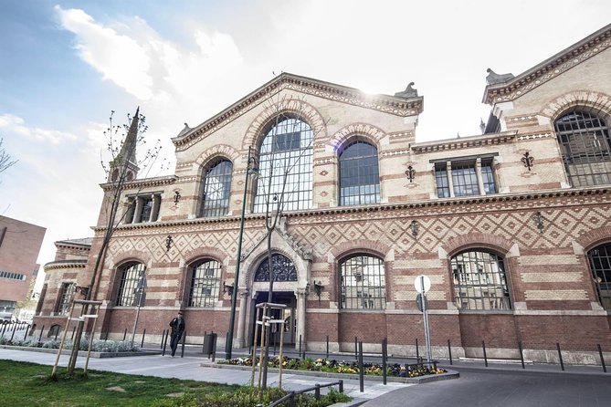 Budapest Private 4 Hour City Tour Experience with a car / van - Castle District and the Danube View Sequence