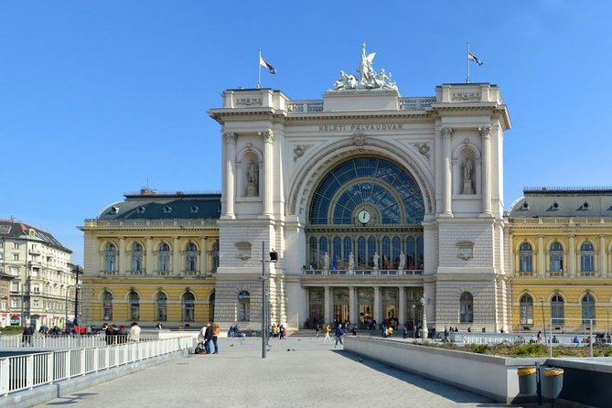 Budapest Private Arrival Transfer: Railway station to hotels - The car ride: A/C comfort, leg room, and luggage fit