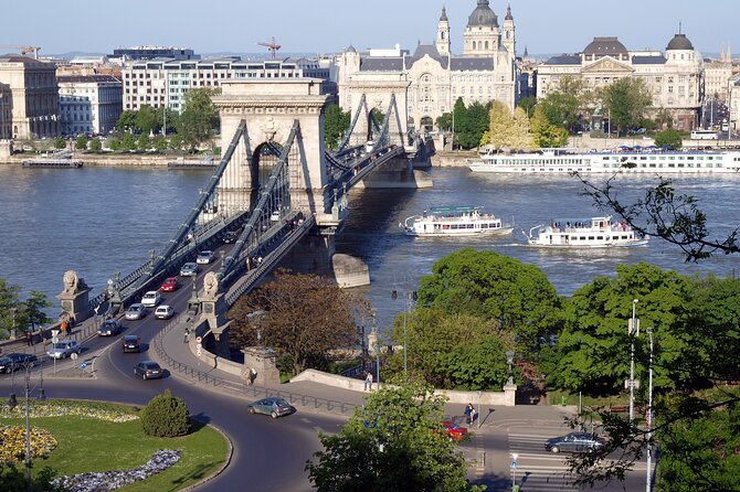 Budapest Private City Tour by car in 4 hours - A major landmark pause in the middle of the route