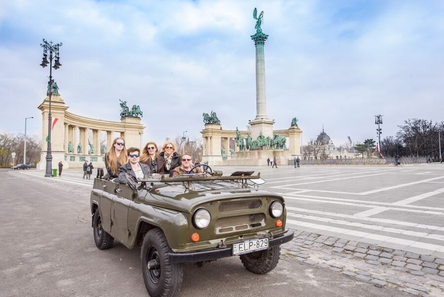 Budapest: Private City Tour with a Vintage Russian Jeep - Central Market Hall stop, 30 minutes for snacks and shopping