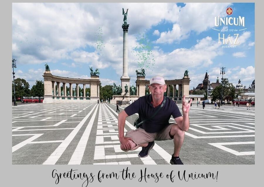 Budapest: Private Customizable Tour in French - Finding your guide at the Ferris Wheel on Erzsébet square