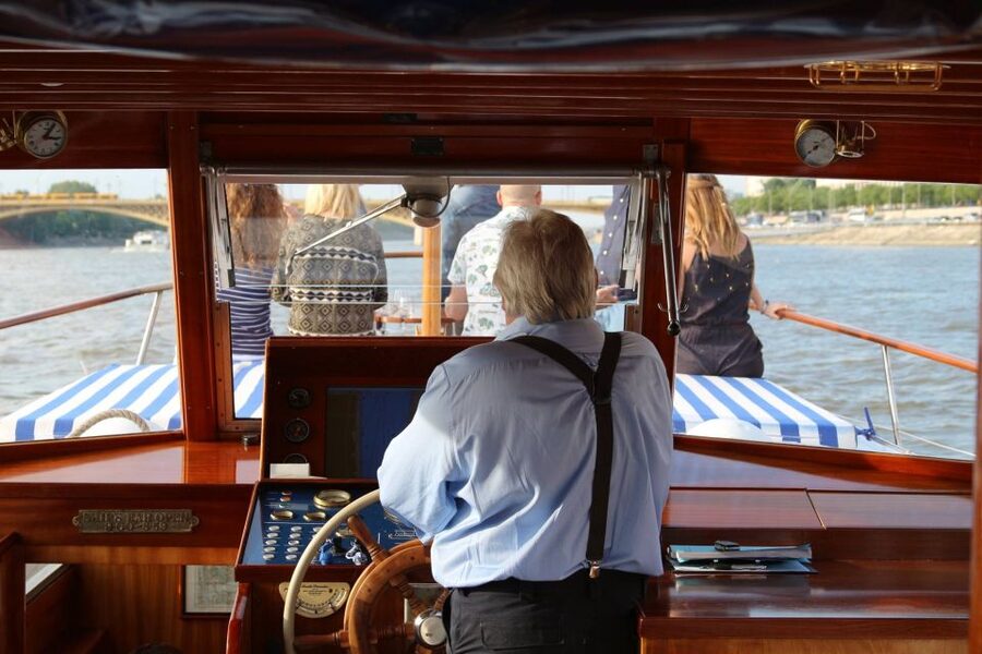 Budapest: Private Danube Yacht Cruise with Welcome Drink - Key highlights at a glance
