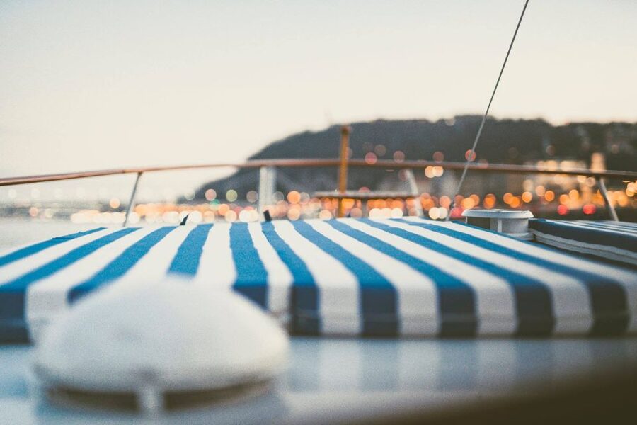 Budapest: Private Danube Yacht Cruise with Welcome Drink - Why a private Danube yacht beats the big-boat version