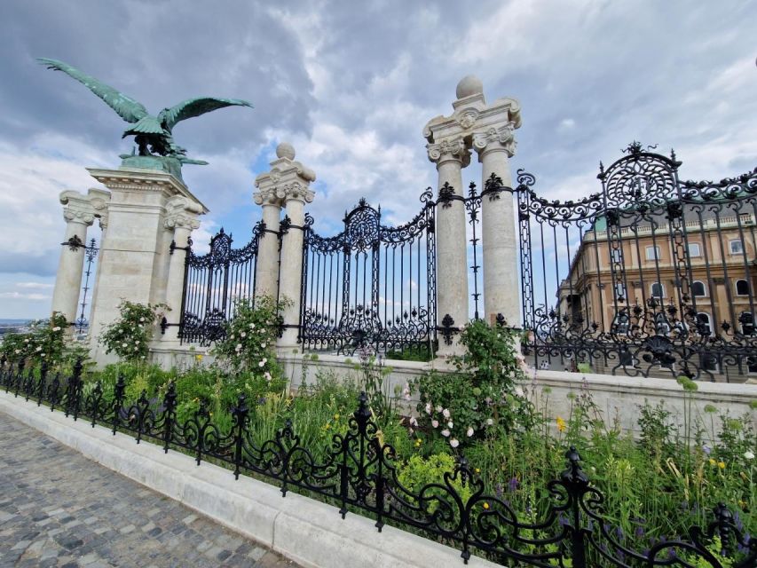 Budapest: private deluxe tour with a native, in Spanish - Buda Castle hill: the views and the story behind them