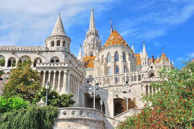Budapest Private Luxury Sightseeing Tour with Guide and Transport - Jewish Quarter and Central Market Hall: the day gets human here
