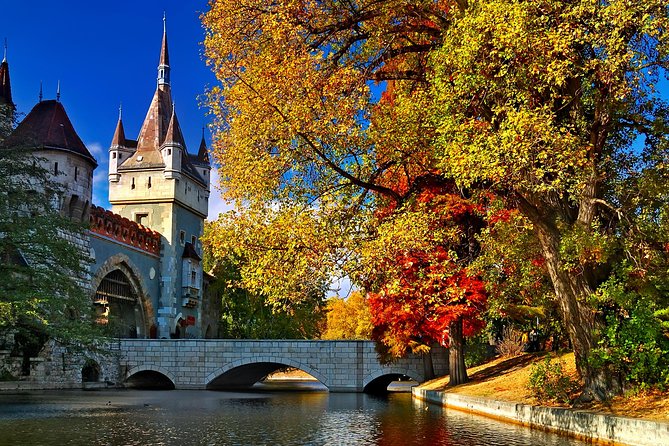 Budapest Private Luxury Sightseeing Tour with Guide and Transport - City Park, Heroes Square, Vajdahunyad Castle, and Széchenyi Baths area time