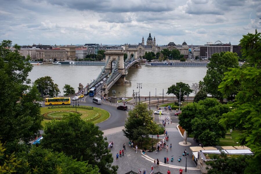 Budapest: Private Luxury Sightseeing Tour - Jewish Quarter and City Park, pairing big landmarks with breathing room