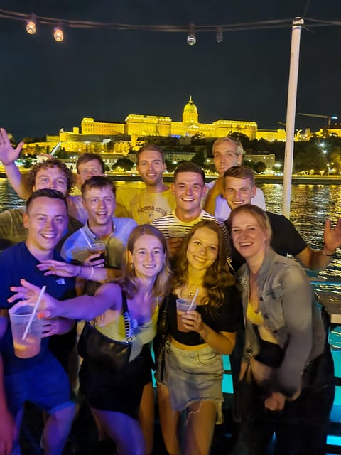 Budapest: Private, Personalized Pub Crawl, 3 drinks included - The 15-minute on-foot stretch, a helpful rhythm break