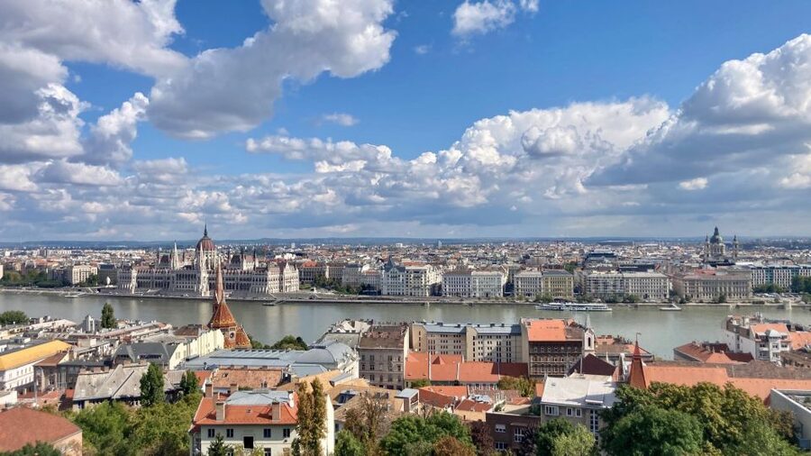 Budapest: Private Sightseeing Tour by car - St. Stephen’s Basilica and the Parliament area, civic Budapest in full focus